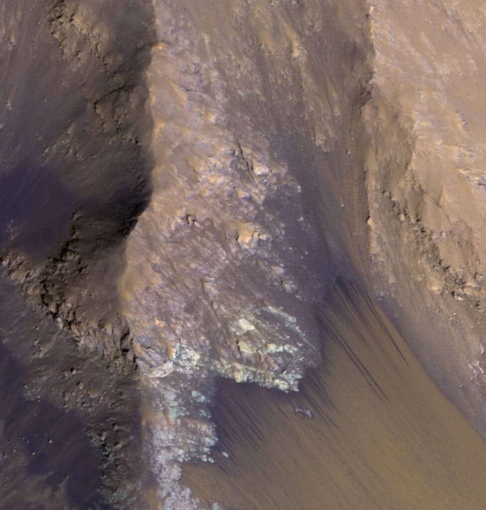 Sometimes Liquid Water Flows On Mars 1 pia19805 1041