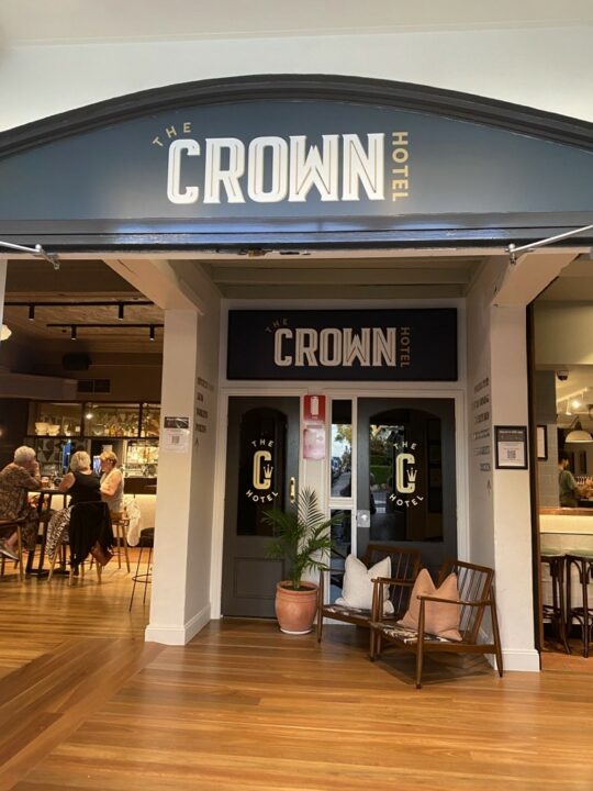 crown hotel lutwyche