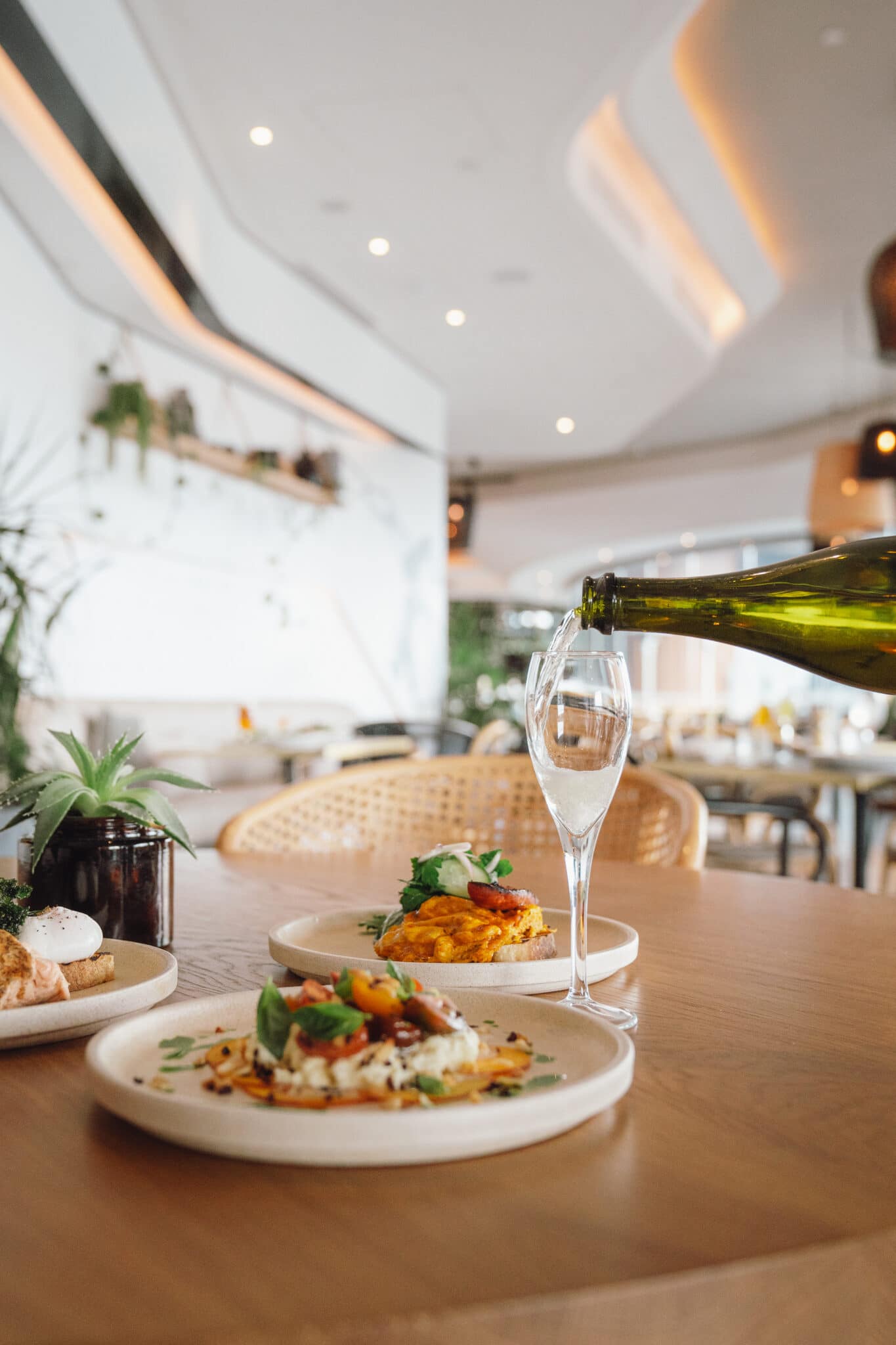 bottomless-sunday-brunch-at-three-blue-ducks-embrace-brisbane