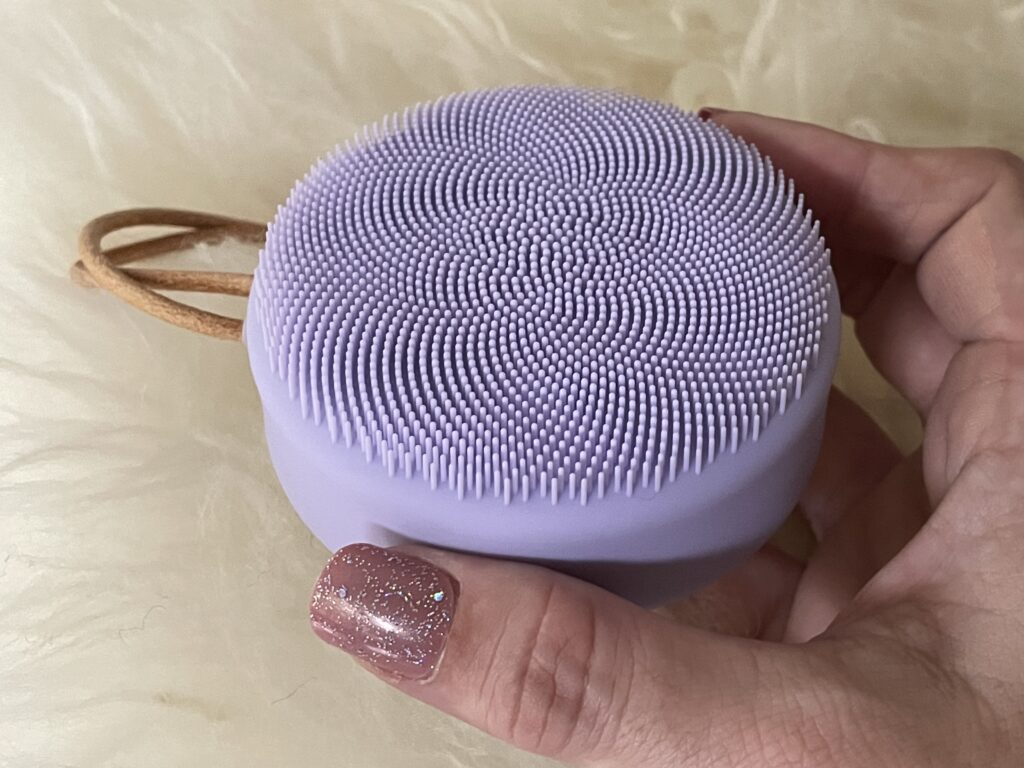 FOREO Luna Body lavender colour silicone cleansing device