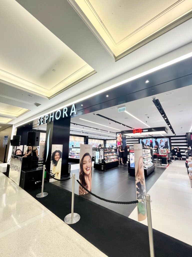 Sephora storefront in trademark black and white. 