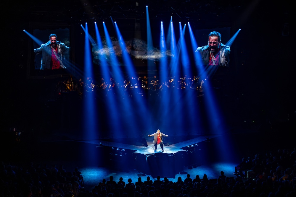 Think you've seen Les Miserables? You've never seen it like this 2 LES MISERABLES THE ARENA SPECTACULAR Sydney 2025 Alfie Boe Photo credit Daniel Boud