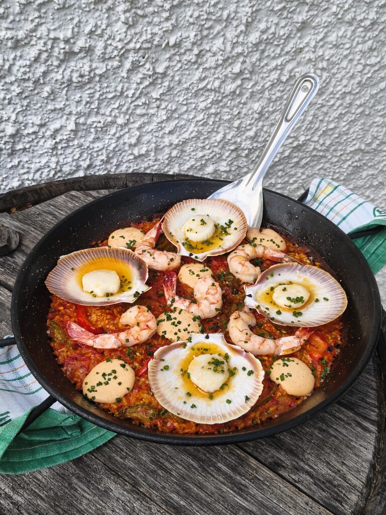 Prawn and scallop paella